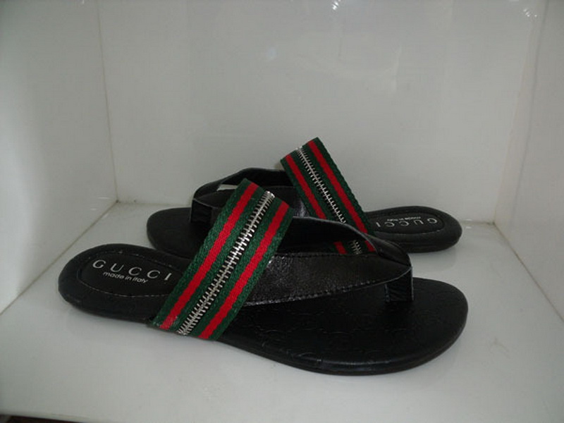 Gucci Slippers Woman--030